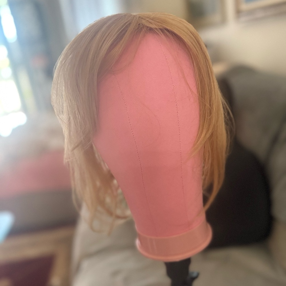 Blond topper